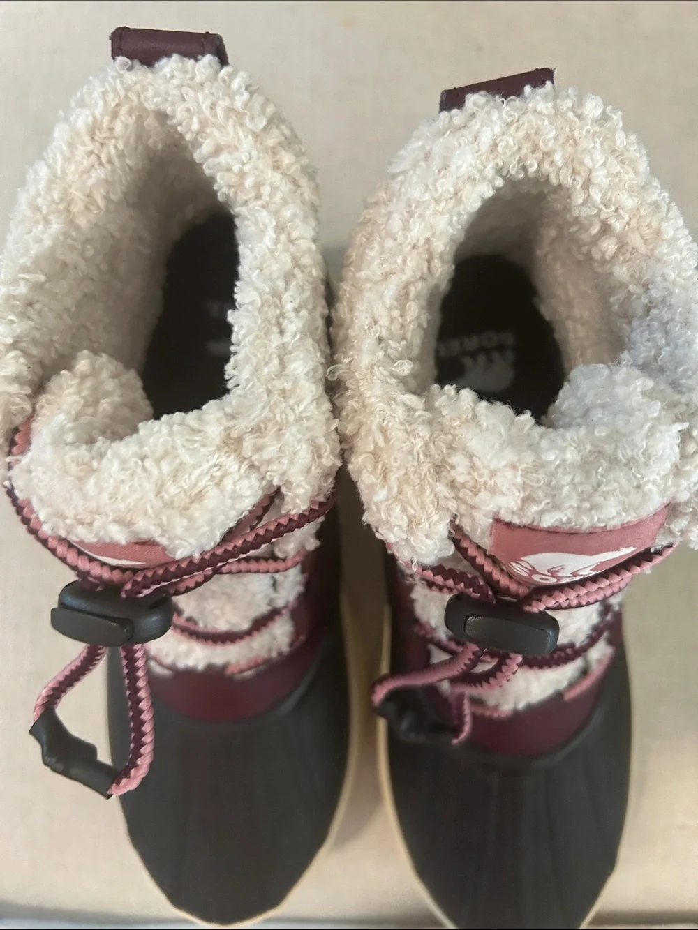 Sorel Out N About IV Chillz Big Kids boots, plum/black colorway, Size 6, NWOT